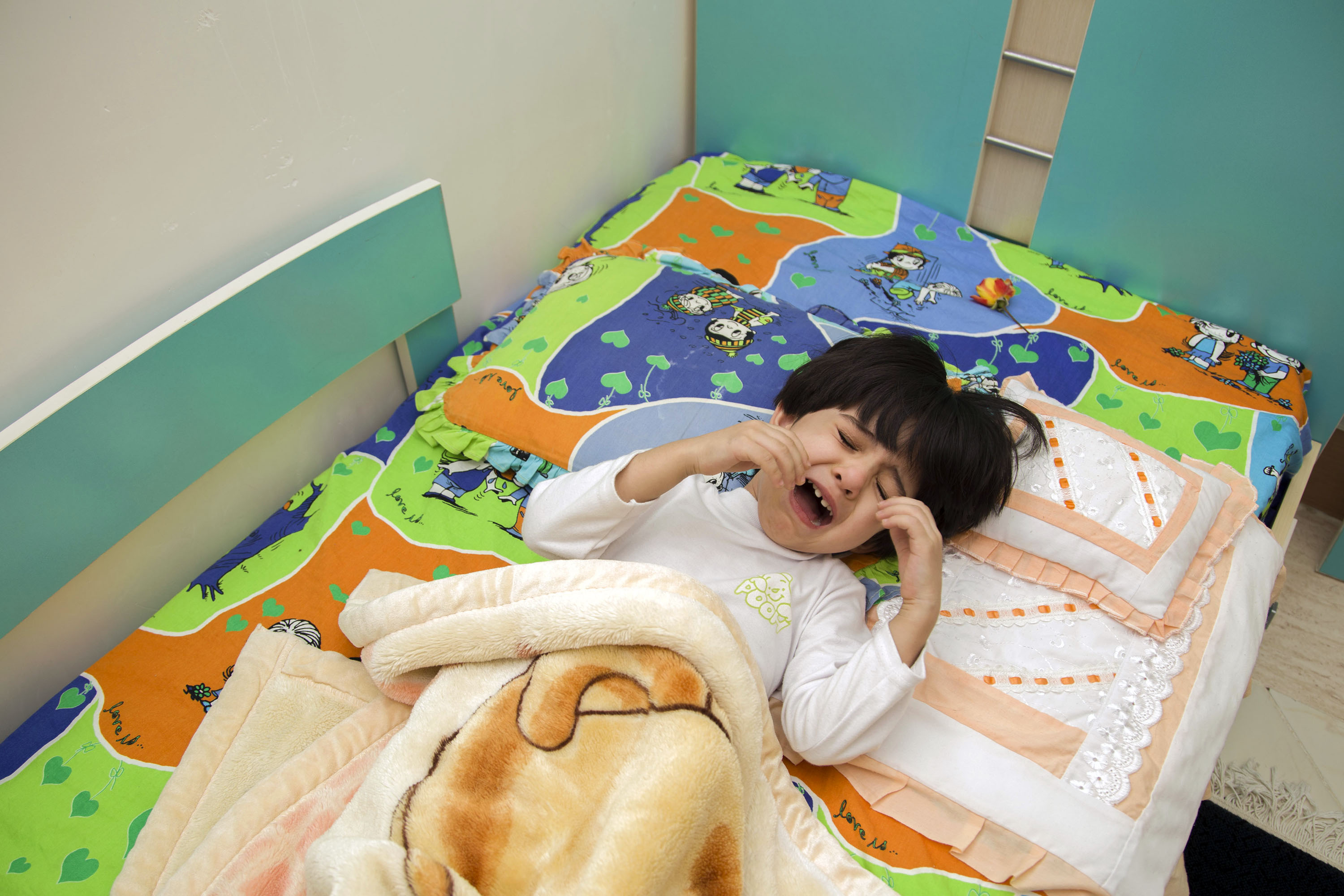 When establishing behavioral interventions for challenges like tantrums, educators must engage in shared decision-making to ensure strategies are viable and safe within the family's specific living environment.
