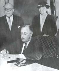 The passage of New Deal policies in the 1930s effectively ended the era of "layer cake" dual federalism, ushering in a "marble cake" system of cooperative federalism.