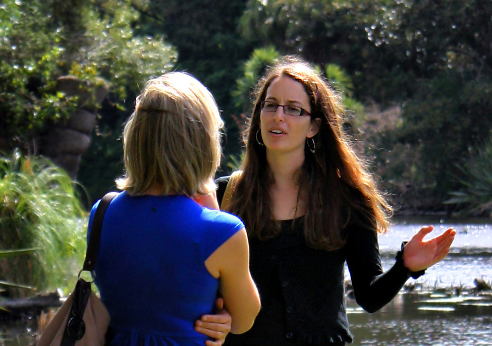 In a one-on-one interview setting, observing physical cues and body language can reveal unspoken concerns or insights that a stakeholder might not explicitly voice.