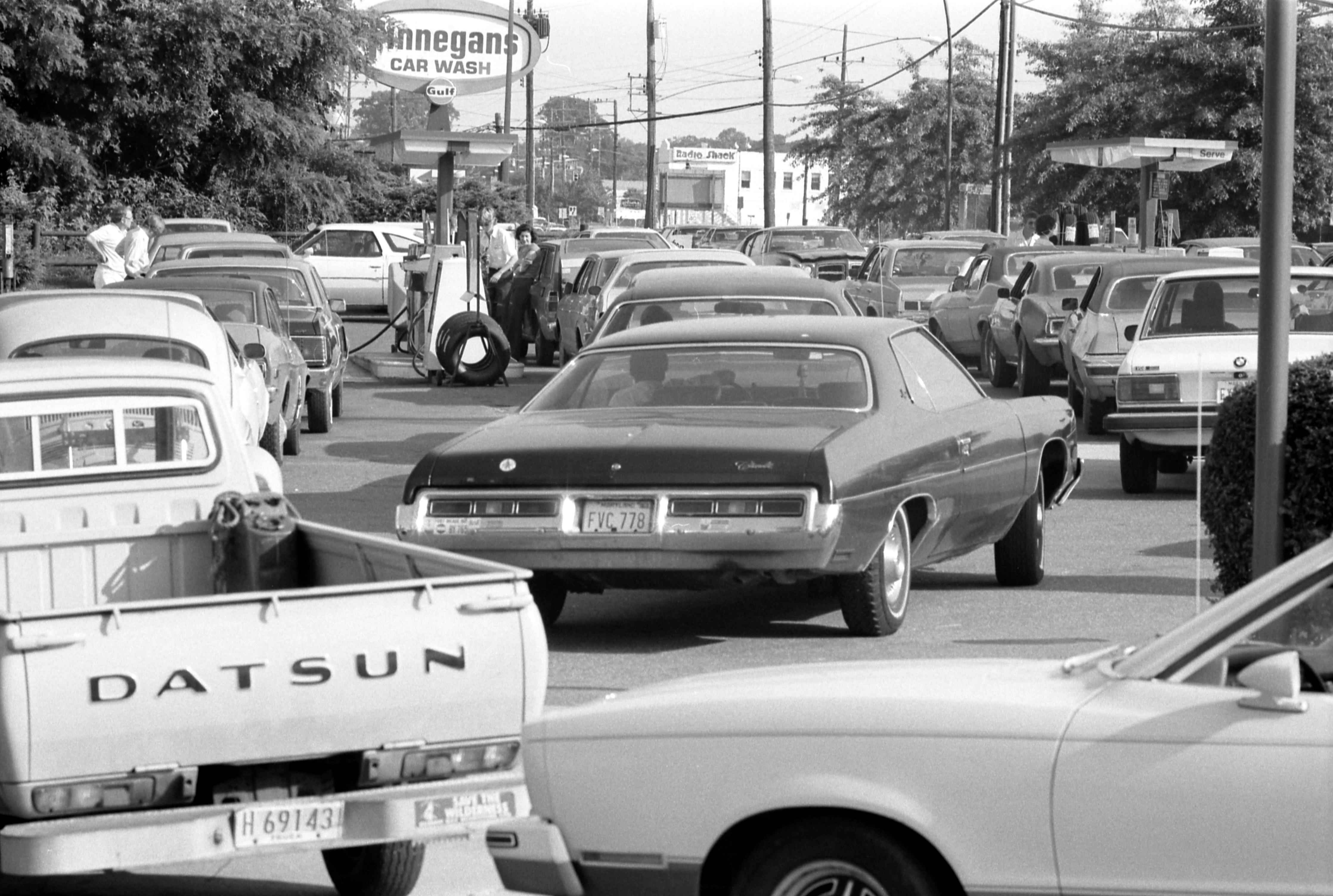 Long lines at a Maryland gas station in 1979 visually capture the economic stagnation and energy crises that defined the 1970s, which ultimately undermined public faith in federal economic management.