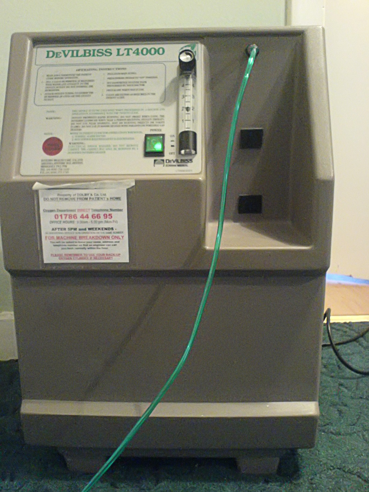A home oxygen concentrator. Arranging for durable medical equipment (DME) like this is a core responsibility of the case manager when preparing a patient with chronic respiratory issues for a safe discharge.
