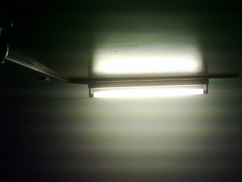 The visual distortion (often called the "beat effect") captured from standard fluorescent lighting. For students with specific sensory profiles, this harsh glare and low-frequency hum can trigger neurological distress, making lighting modulation a crucial intervention.