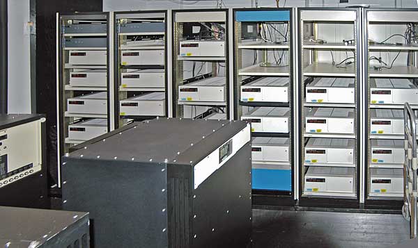 The master atomic clock ensemble at the U.S. Naval Observatory, which acts as a highly precise Stratum 0 reference clock to anchor timing standard accuracy across military and civilian networks.