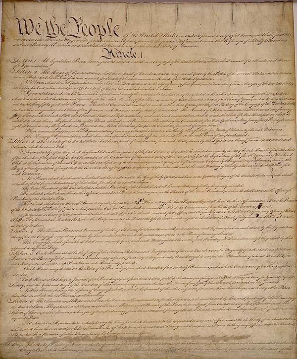 Visual formatting features, such as the indentations and paragraph breaks seen here in the U.S. Constitution, physically separate distinct supporting ideas and visually signal shifts in focus.