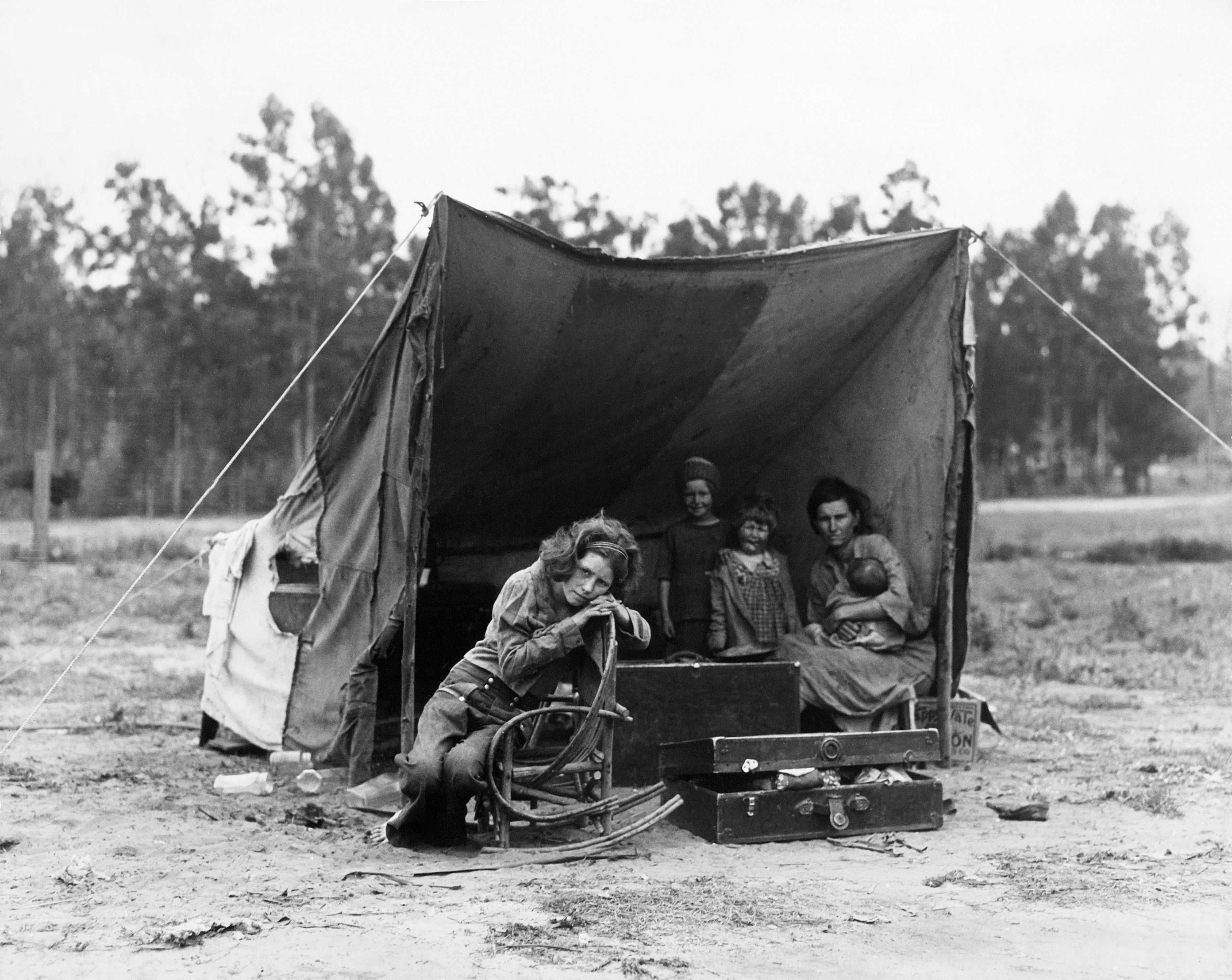 A migrant agricultural worker's family in 1930s California. Historical photographs from the Great Depression provide vital context for the economic despair depicted in "Of Mice and Men."