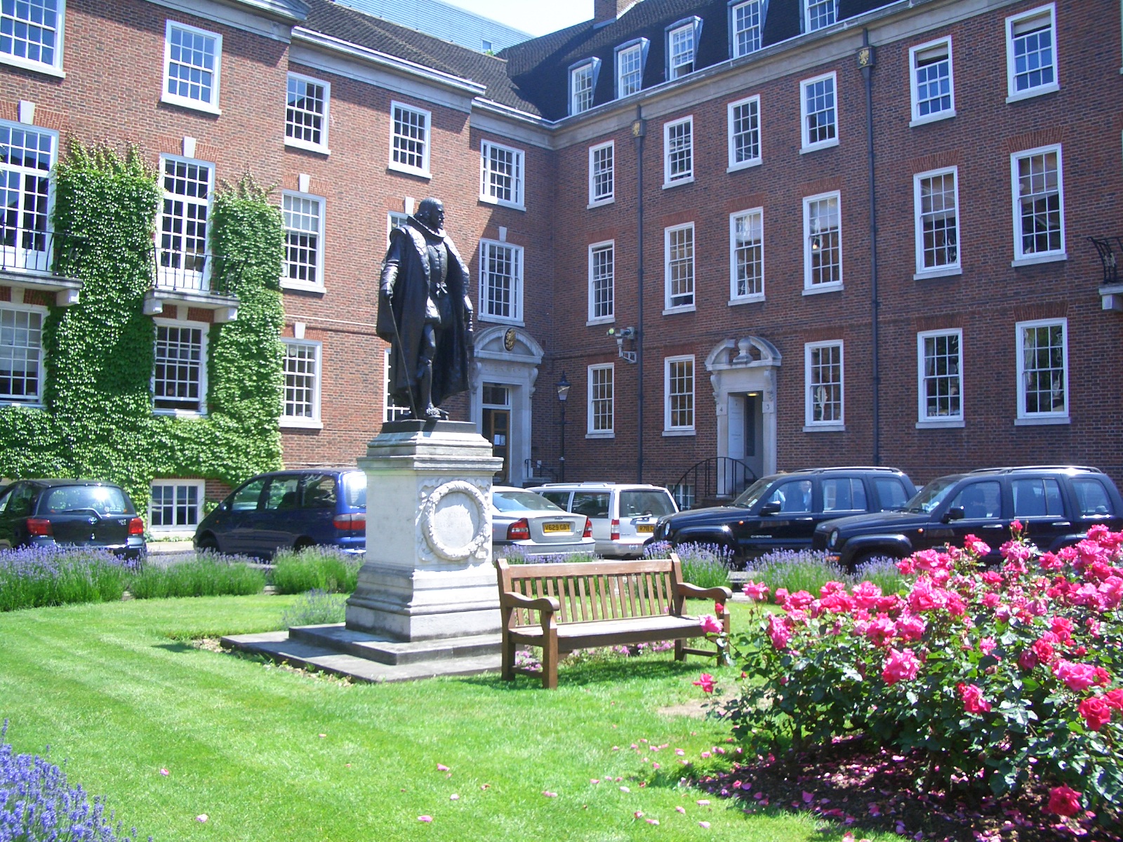 Gray's Inn, one of the four Inns of Court where barristers are called to the Bar and complete pupillage before gaining rights of audience in all courts.
